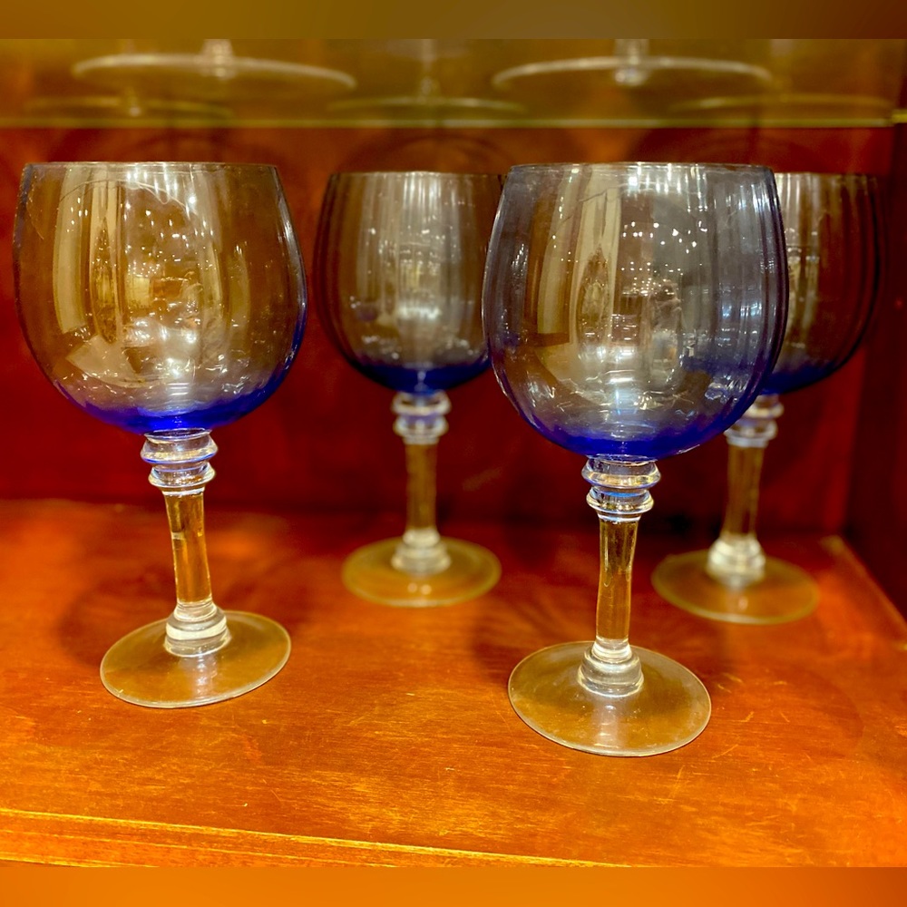Set of 4 Blue Tinted Ribbed Balloon Style Red Wine Glasses
